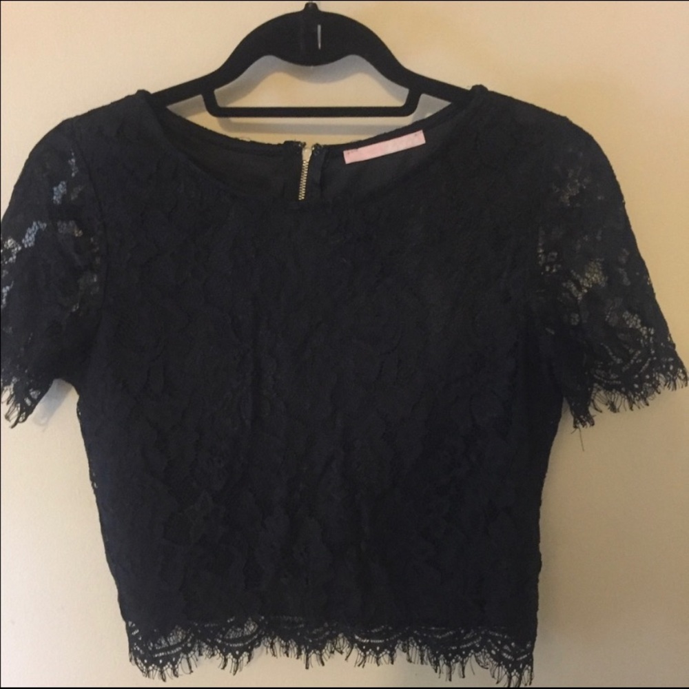 Lulu's// Cropped Lace Shirt